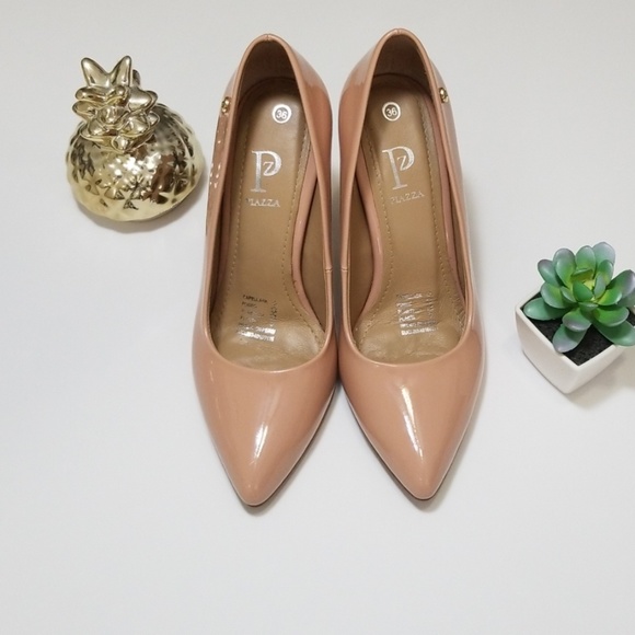 Shoes - Picture 2 of 4